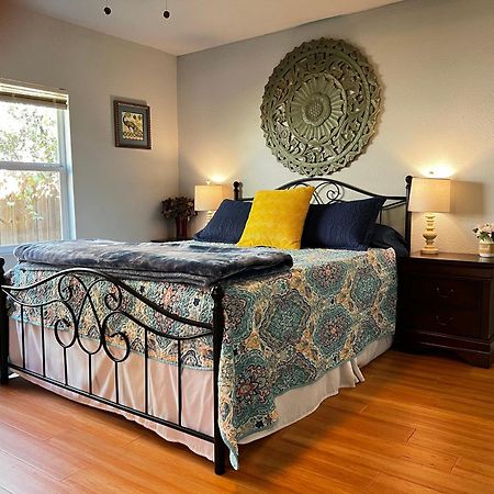 Boho Bliss- Cozy Private Room 2 Miles From Alamodome! San Antonio Kültér fotó